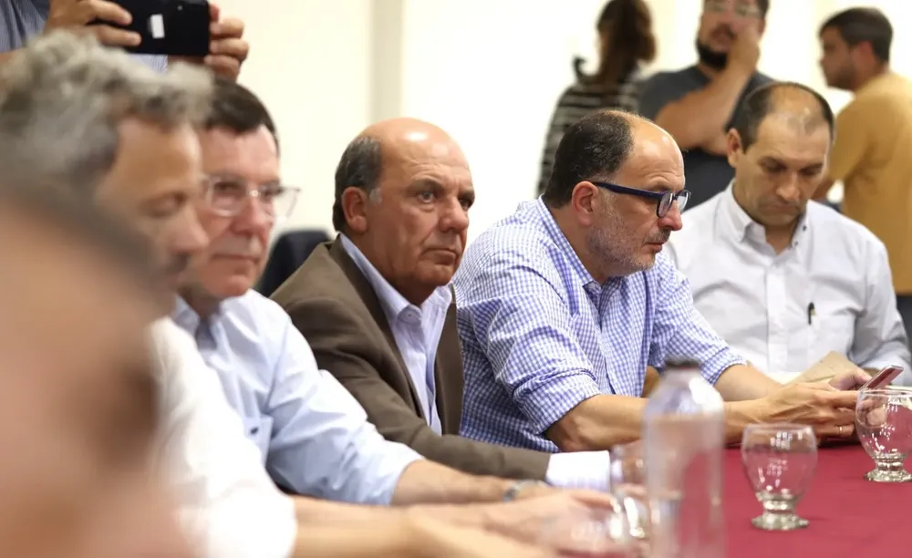 Ricardo Moccero con intendentes de la Sexta Sección