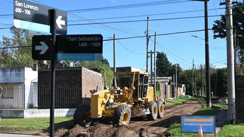 Se ejecutan tareas de Mejoramiento Vial en el barrio Santa Elena