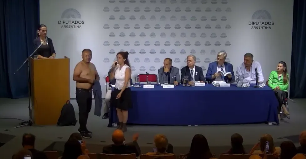 Exposición antivacunas generó polémica en el Congreso.