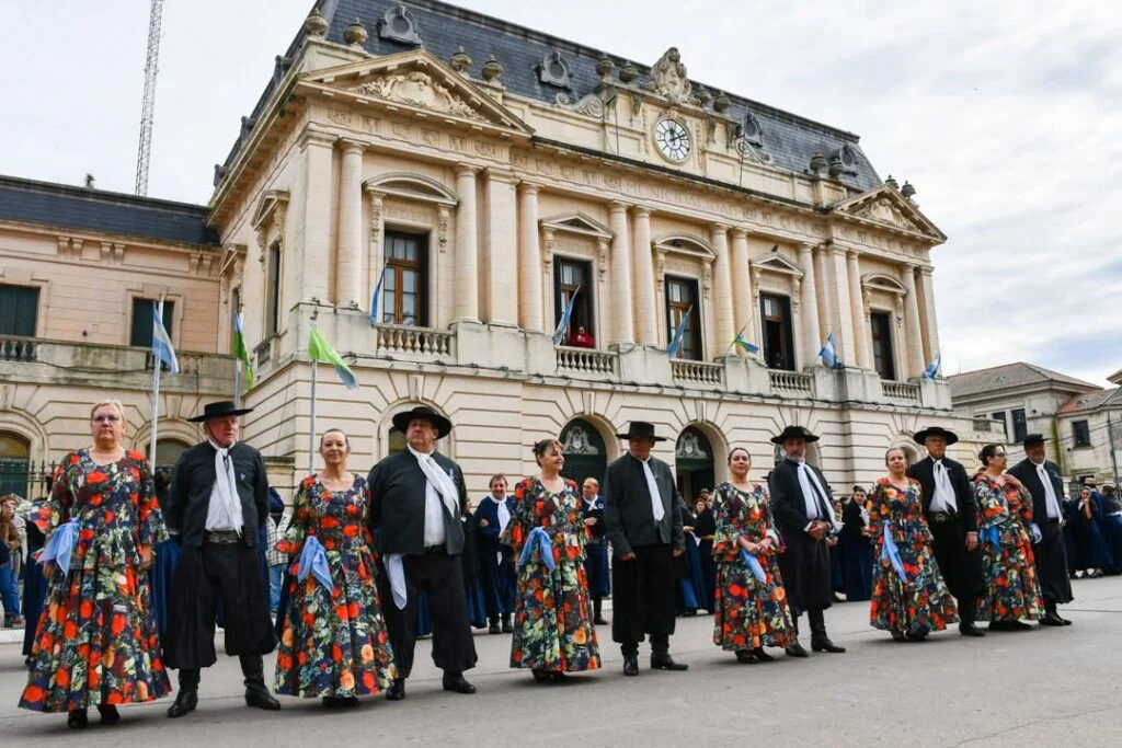 Bragado celebró el Día de la Independencia con un multitudinario desfile patrio 2