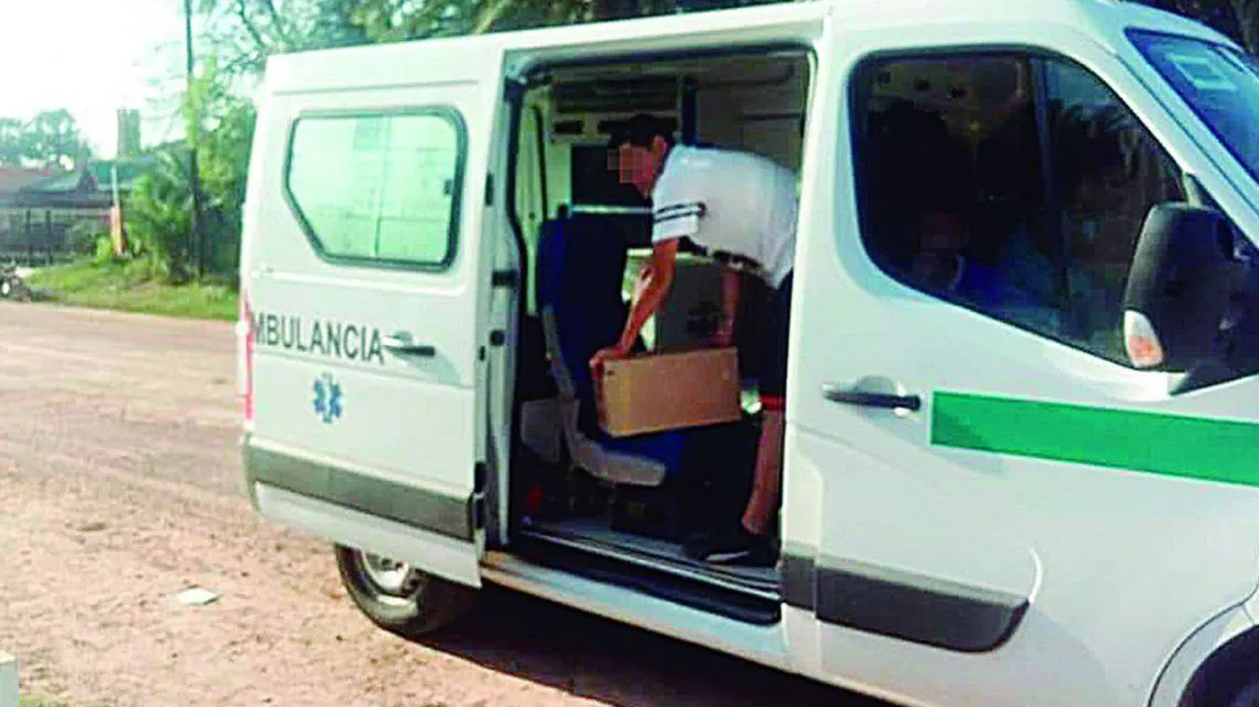 Usan ambulancia para llevar botellas de fernet: afirman que eran para hijo de intendente