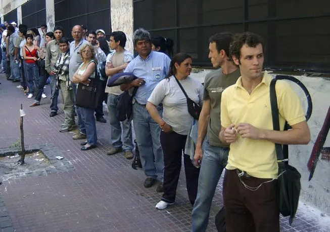 Son muchos más los jóvenes que buscan trabajo y no lo consiguen