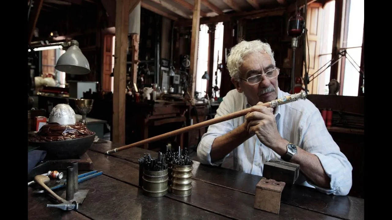 Pallarols visitó Casa Rosada y entregó el bastón presidencial que usará Milei