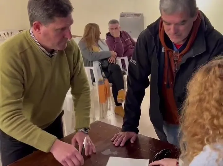 Bouvier encabezó nueva firma de escrituras.