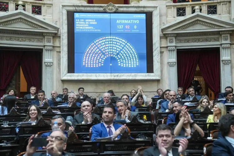 La ley antimafias tuvo media sanción.