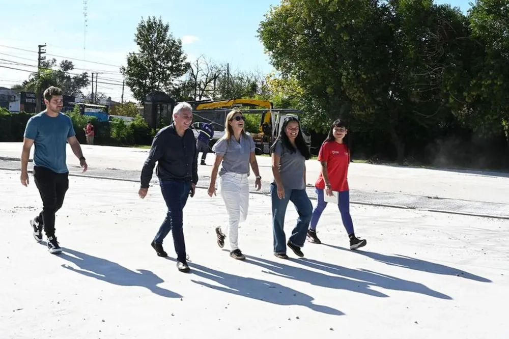 Zamora inspeccionó el avance de la construcción de nuevas canchas de tenis en el Polideportivo de General Pacheco