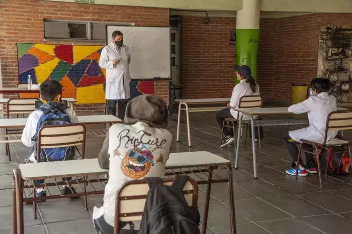 ¨Larreta debe pedir perdón y abrir las aulas virtuales para educar con salud¨
