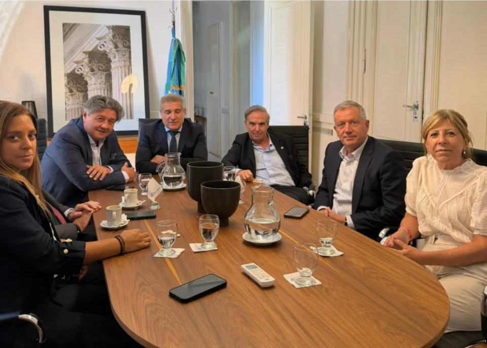 Pichetto y Monzó, junto a legisladores bonaerenses