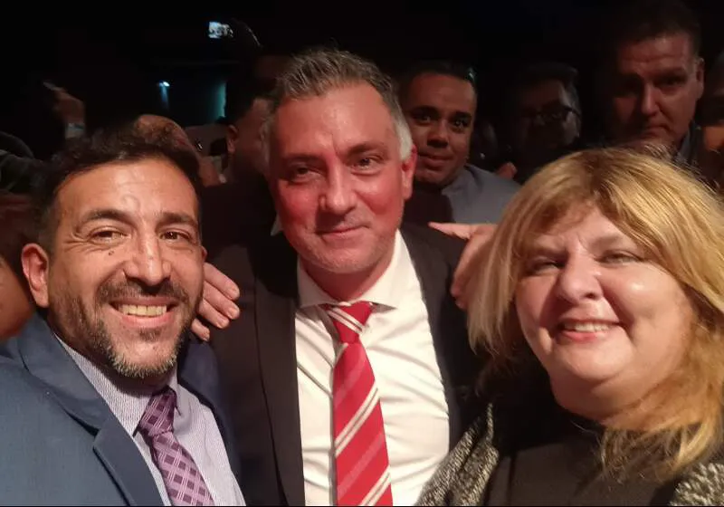 Cristian León y Patricia Heltner junto a Sebastián Pareja