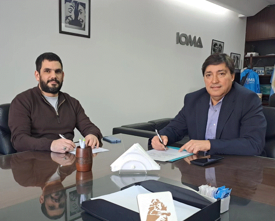 Acerbo junto a Giles.