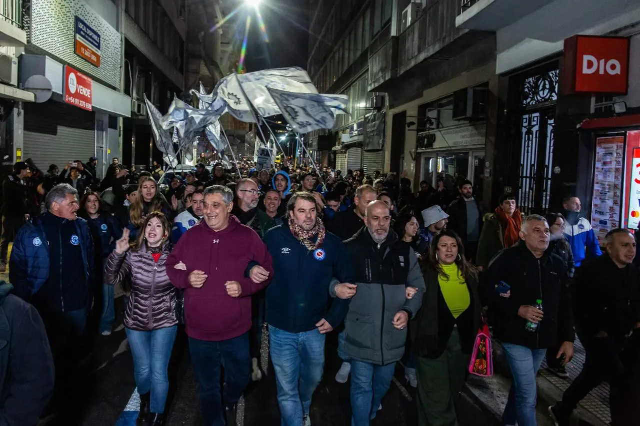 Soledad Alonso marchando junto a Carlos Ortega