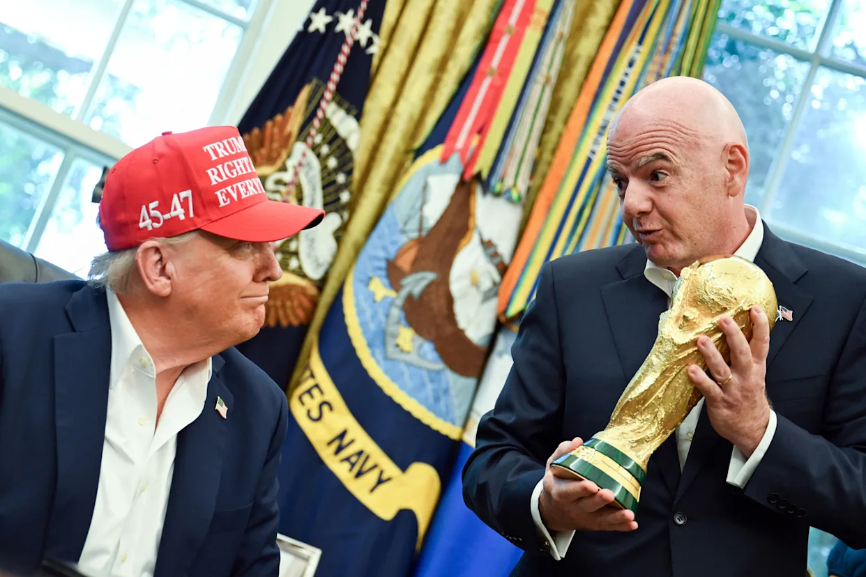 Infantino otra vez en la mira por su apoyo a Trump
