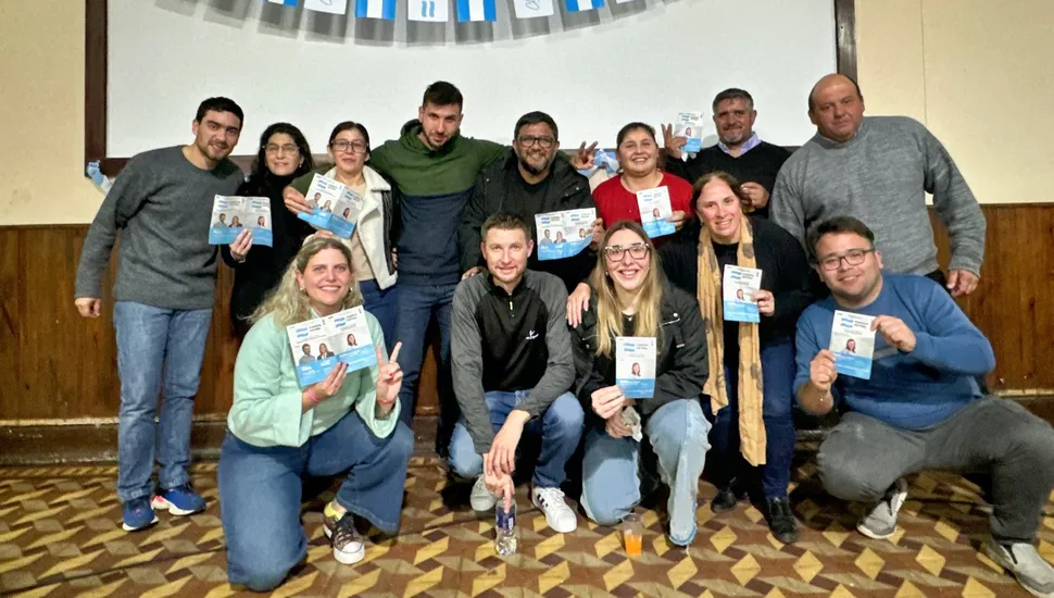 Ferraris celebró el triunfo de Fuerza Patria en Alem.