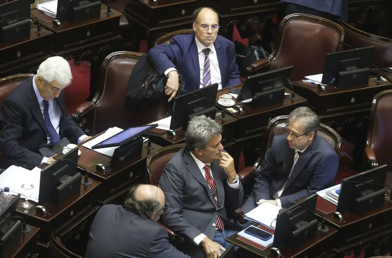 Radicales bonaerenses cargaron contra senadores por trabar la investigación cripto