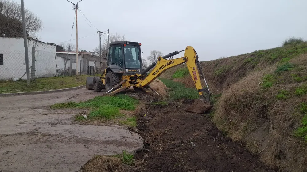Limpieza de desagües pluviales en el Barrio 27 de Noviembre