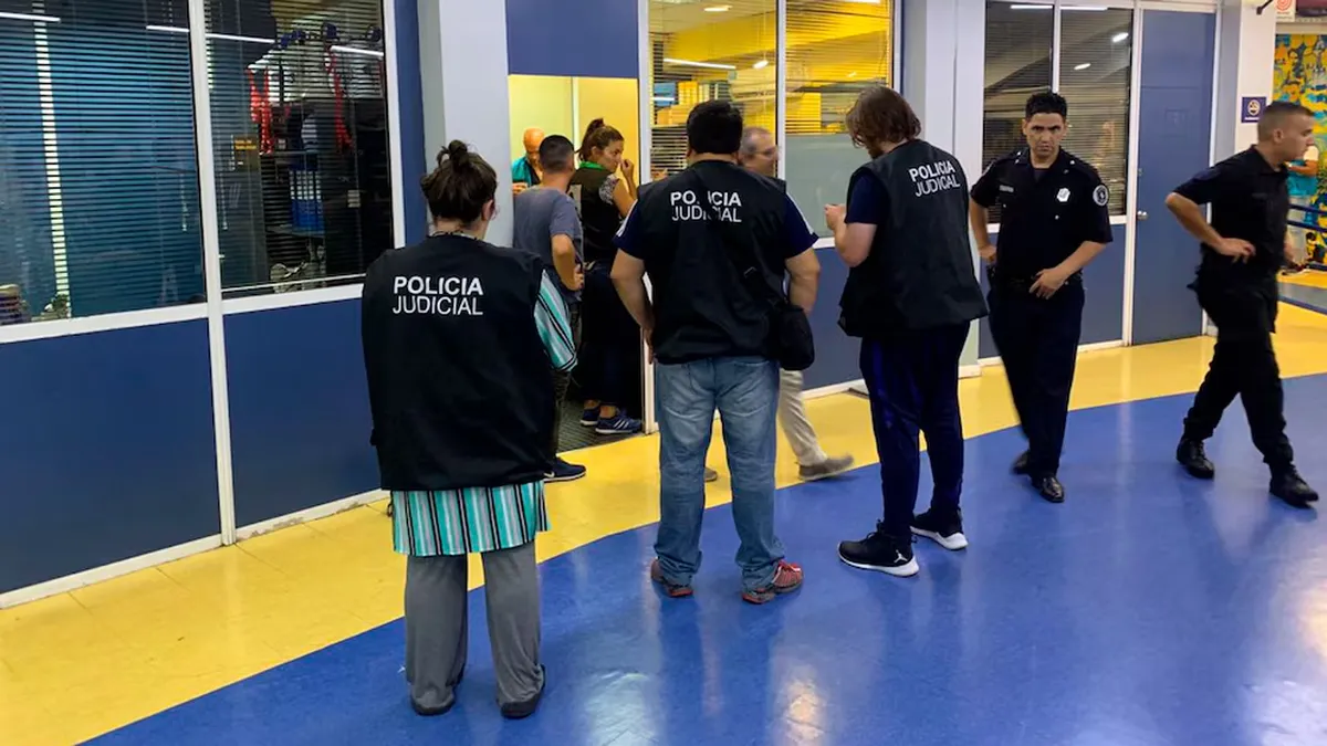 Allanamiento en la Bombonera: la Justicia investiga una red de estafas con carnets de socios