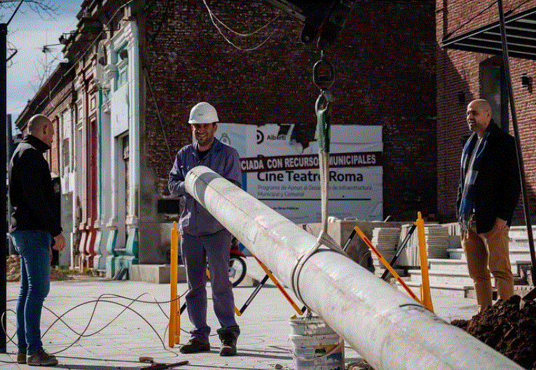 colocación de nuevos postes para tendido eléctrico