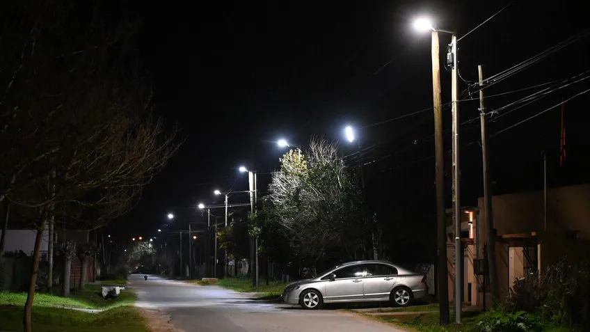 Barrios más iluminados y seguros avanza la cobertura total con luces LED