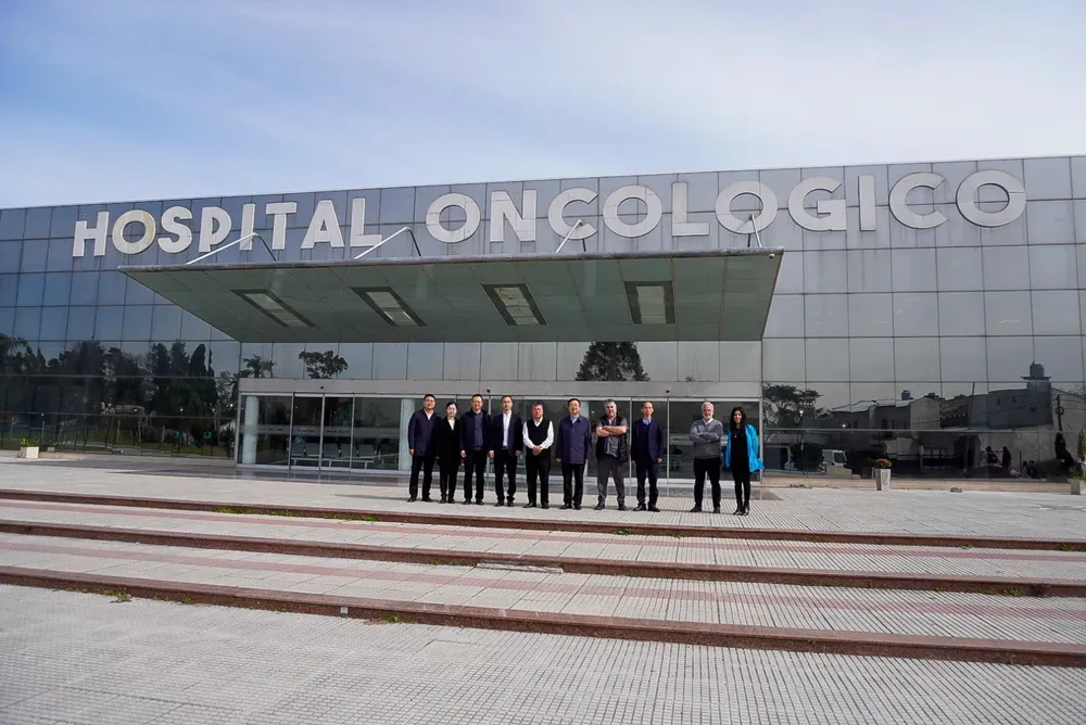 Ishii recibió a a 6 representantes del Congreso Popular Provincial de Hubei, China 2