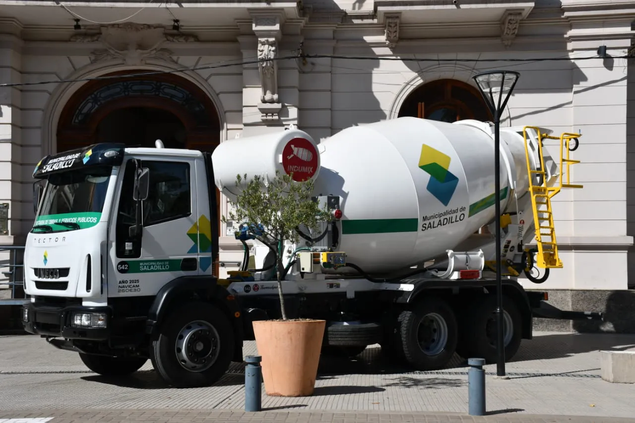 Saladillo incorporó nuevo camión 2