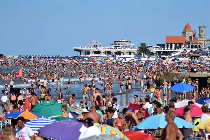 Mar del Plata, llena de gente.