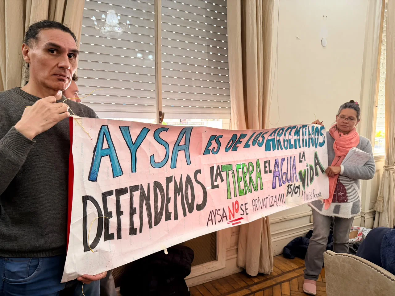 Privatización de AySA: la Justicia pone límites y crece el rechazo bonaerense.