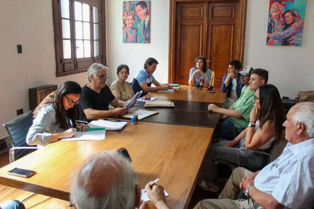 Apertura de sobres licitación playón deportivo Carlos Tejedor