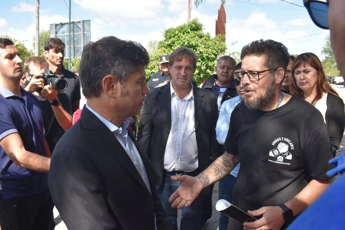 Trabajadores de FATE junto a Kicillof