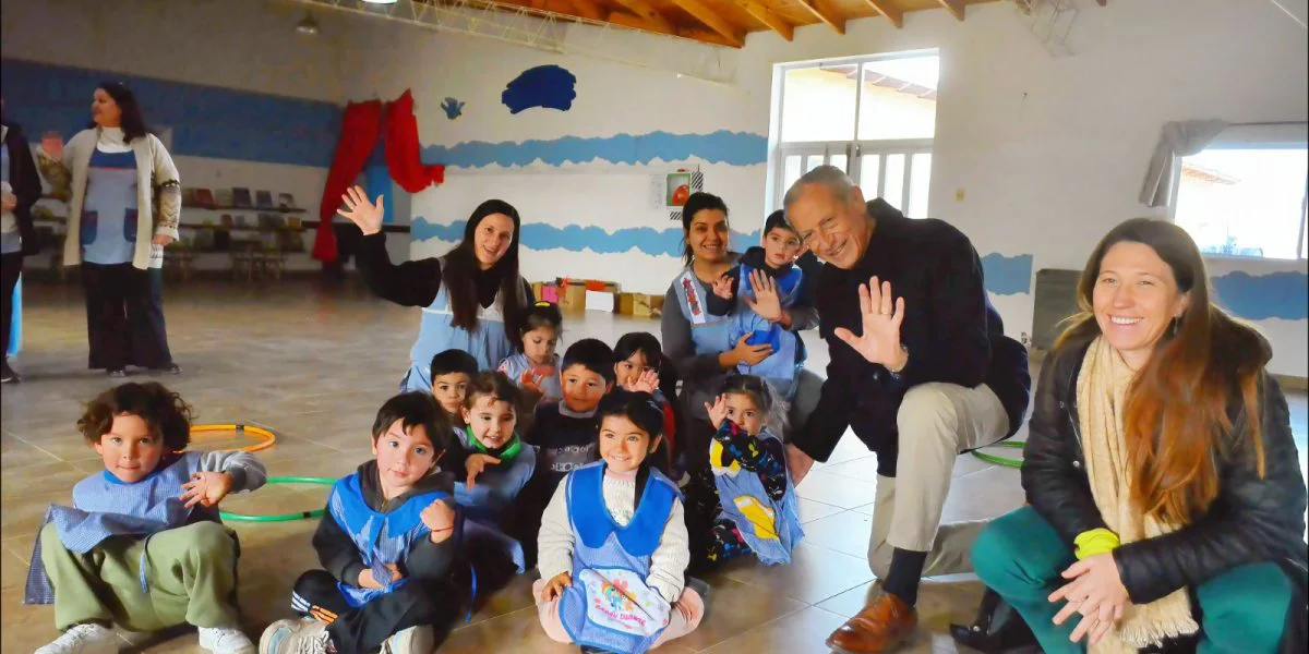 Juan de Jesús recorrió obras en el Jardín 913 y reforzó el plan educativo