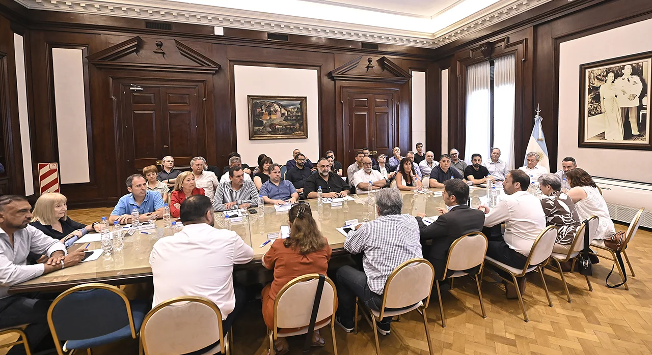 Kicillof reunió a los gremios en Gobernación