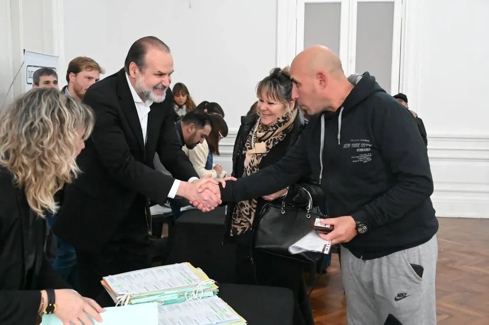 Susbielles encabezó acto de firma de escrituras 2