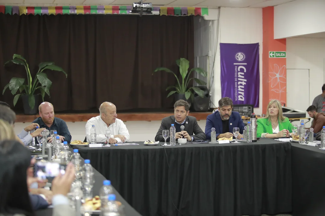 Kicillof junto a intendentes de la Quinta Sección