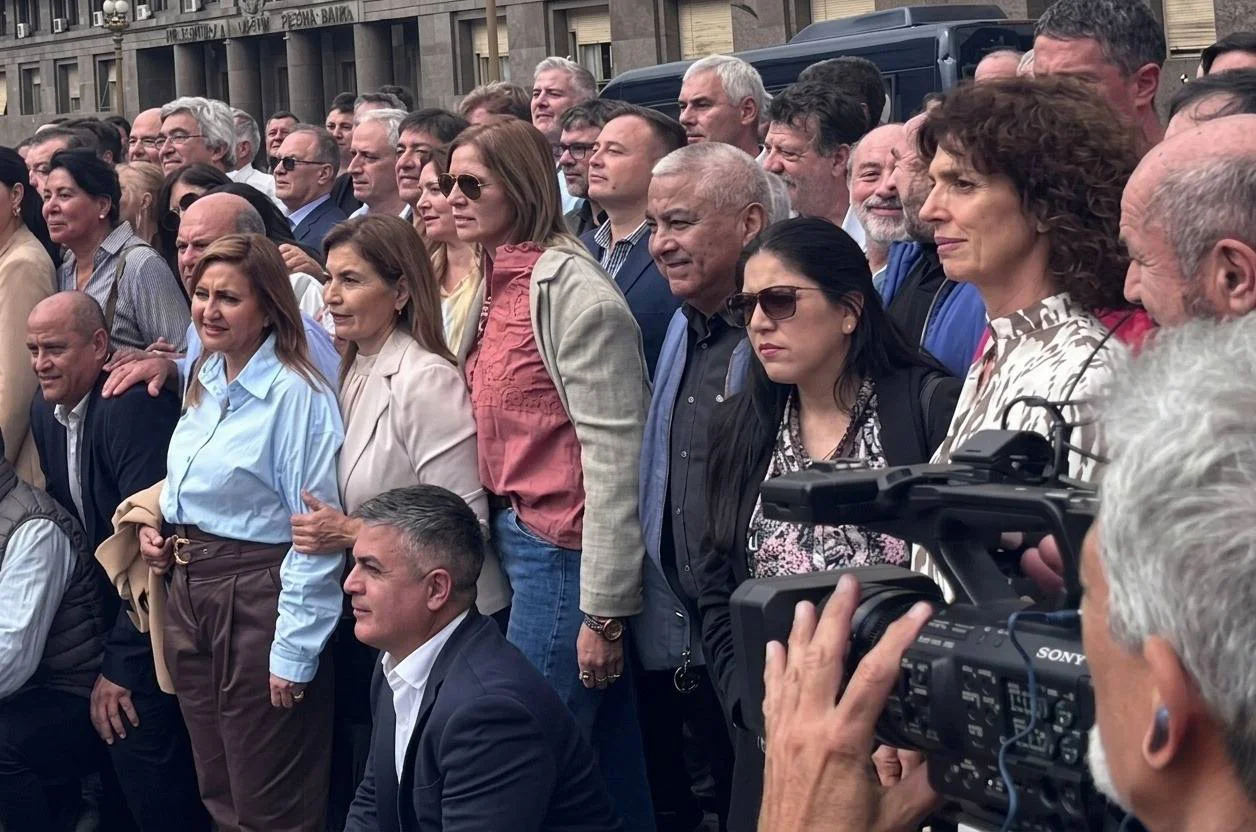 Salazar participó del reclamo colectivo de intendentes frente al Ministerio de Economía.
