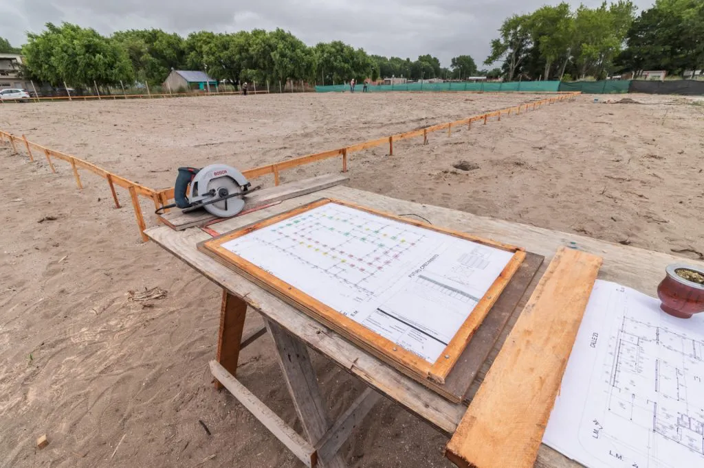 De Jesús recorrió la construcción de la nueva Escuela Primaria N° 17 en Costa Chica 2