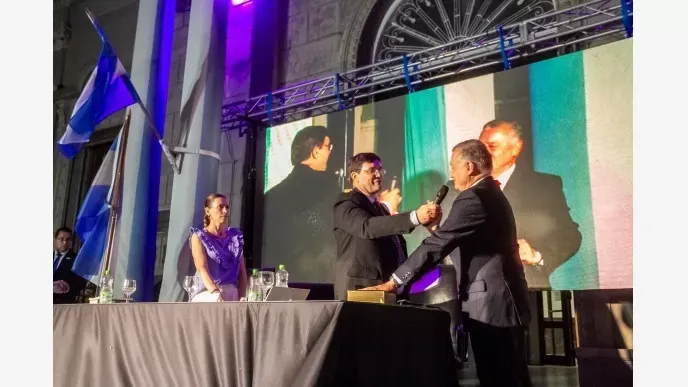 Gelené asumió su quinto mandato en Las Flores y llamó a “trabajar por el bien común”