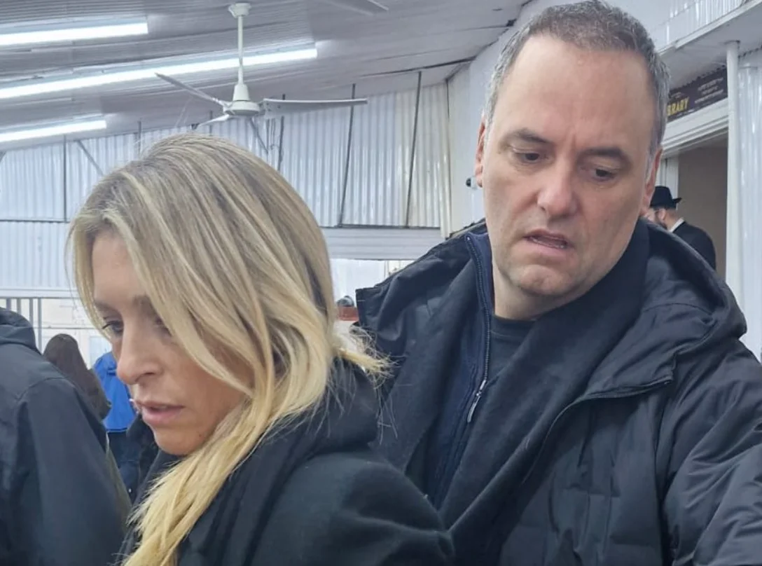 Adorni habló sobre el viaje junto a su esposa en la comitiva oficial.