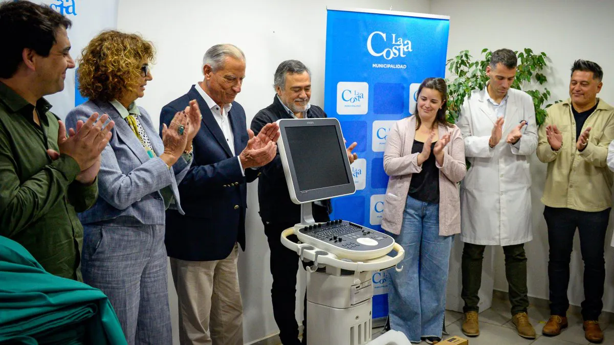 De Jesús entregó nuevo equipamiento al Hospital de Mar de Ajó.