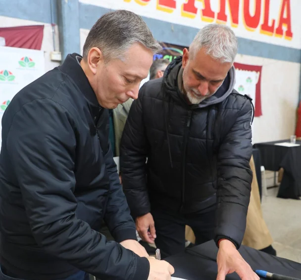 Gray encabezó firma de escrituras