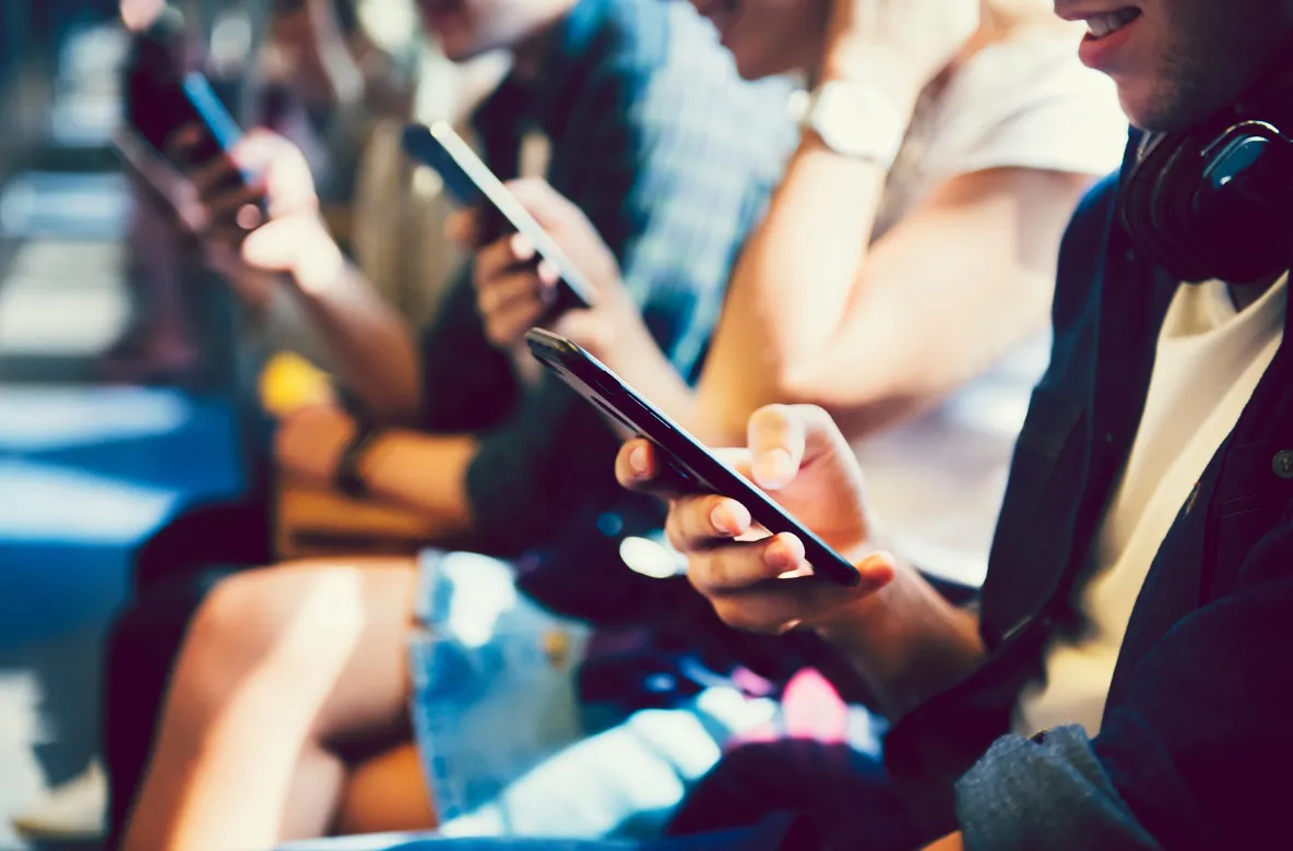 Uso de redes sociales en el celular