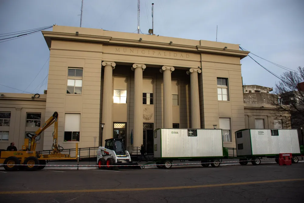 El Municipio sumó una desmalezadora, una minicargadora y casillas rurales
