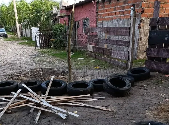 Vecinos de Villa Gesell cerraron un acceso a su barrio por la inseguridad
