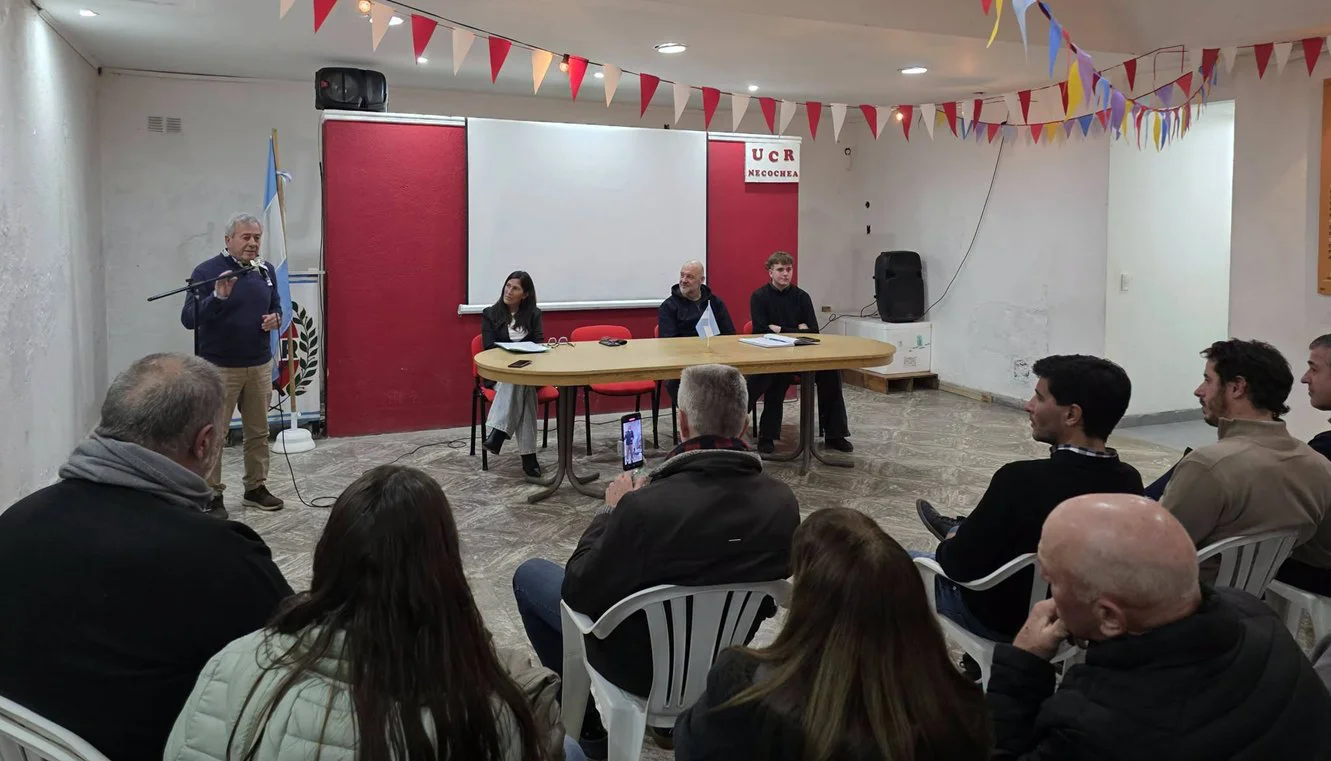 Daniel Molina en su asunción como nuevo presidente del Comité Abasolo de Necochea..