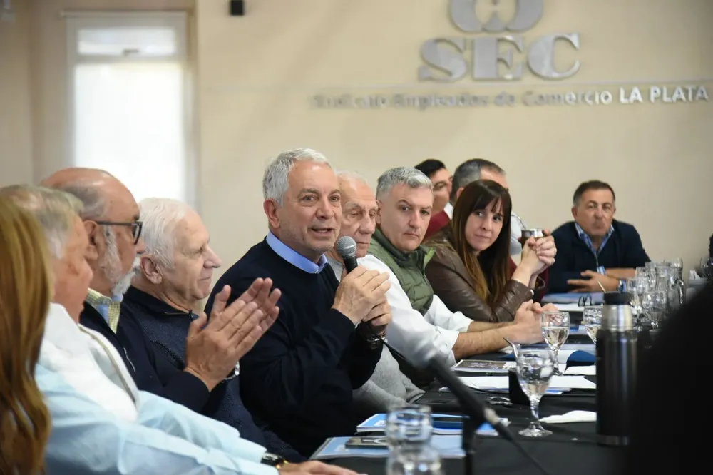 Alak encabezó el primer encuentro de candidatos de Fuerza Patria en La Plata
