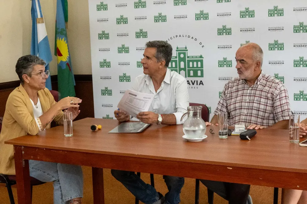 Martínez firmó importantes convenios.