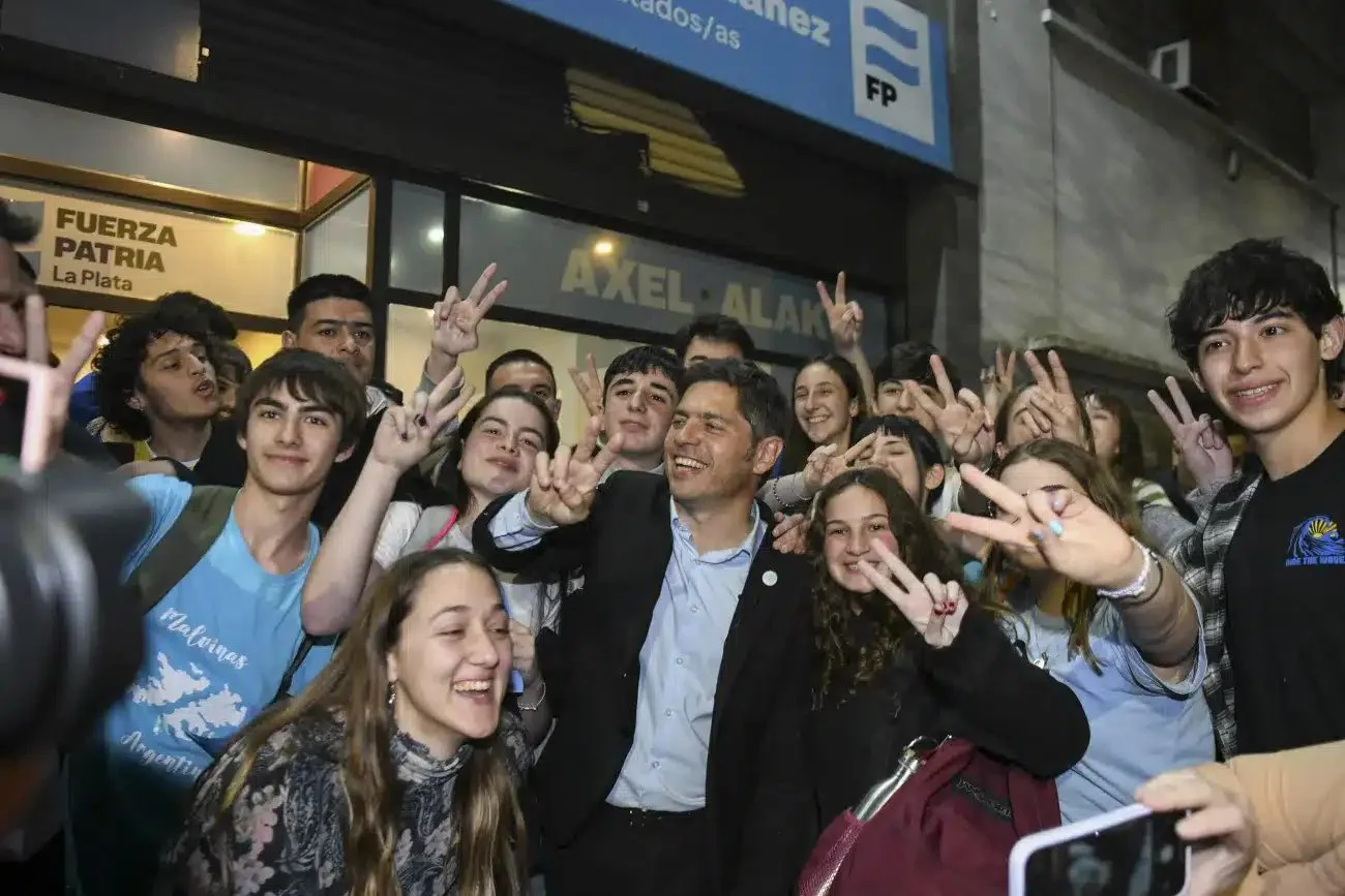 La pulseada por el voto joven acelera el armado nacional de Kicillof para 2027.