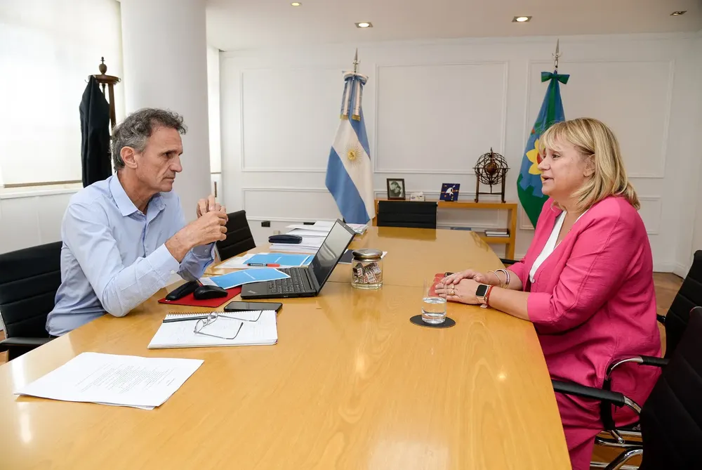 Erica Revilla junto a Gabriel Katopodis