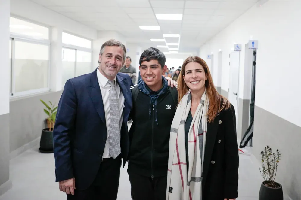 Achával inauguró la nueva Secundaria N°36 del barrio Villa del Carmen en Del Viso