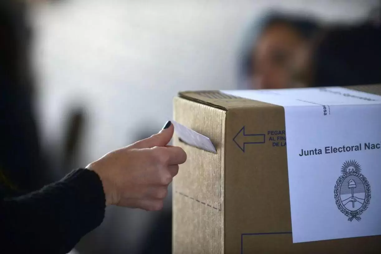 Elecciones - urna para votos