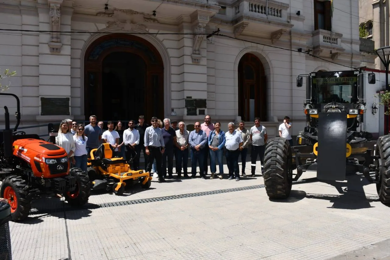 Salomón presentó nueva maquinaria en Saladillo.
