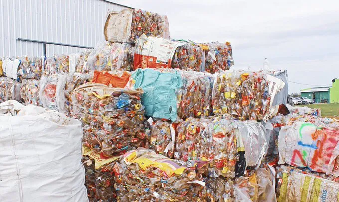 Intendente Echarren celebró haber llegado a 30 mil kilos de material reciclado en Castelli